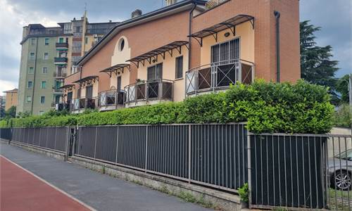3 locali doppi servizi a Cologno Monzese 